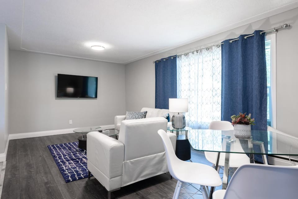ENTIRE 2 BEDROOM APARTMENT UPTOWN WATERLOO - e3 Apartment in Waterloo