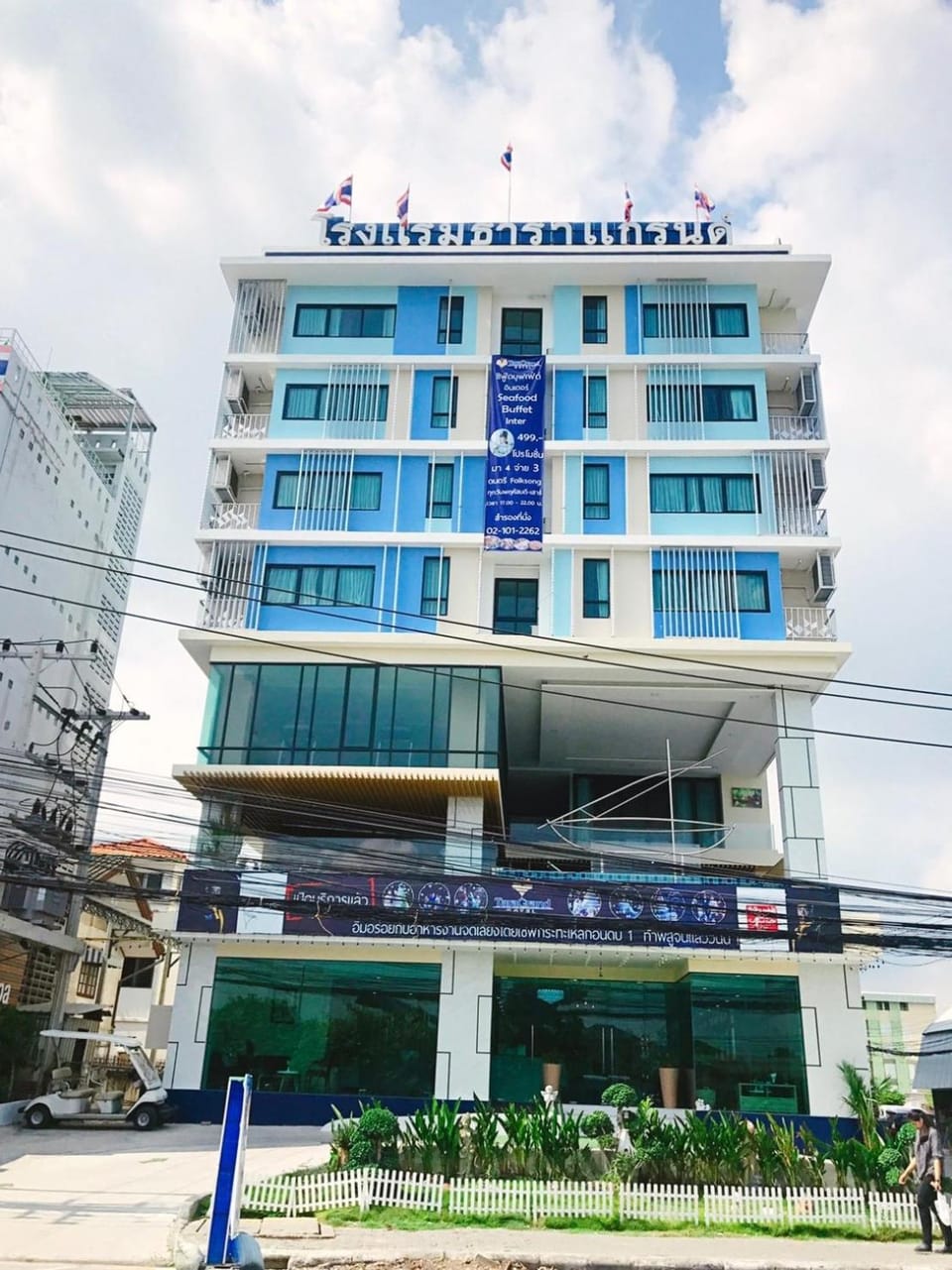 Facade/entrance