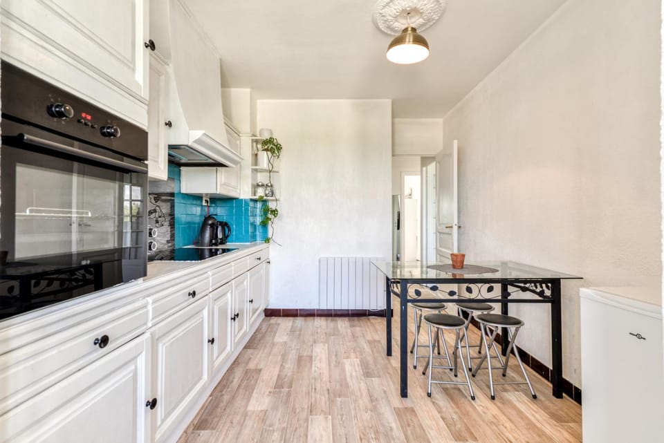 Dining area, dishwasher