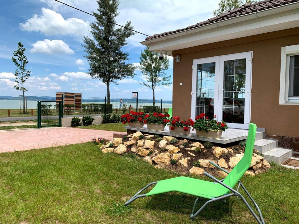 Garden, Lake view