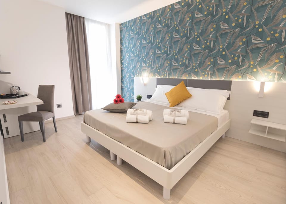 Bed, Photo of the whole room, Bedroom, towels