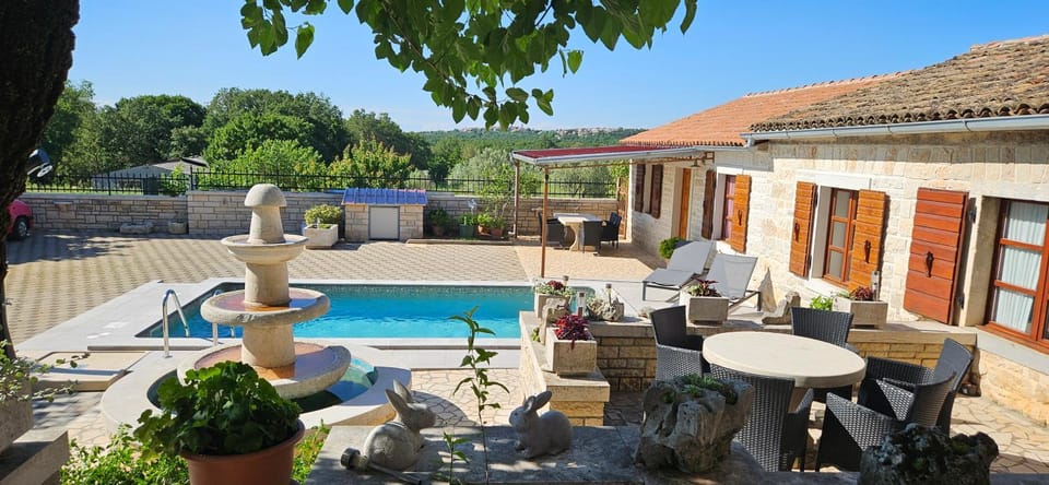 Property building, Balcony/Terrace, Swimming pool