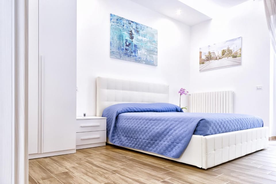 Bed, Inner courtyard view