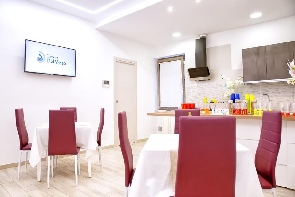 Restaurant/places to eat, Dining area