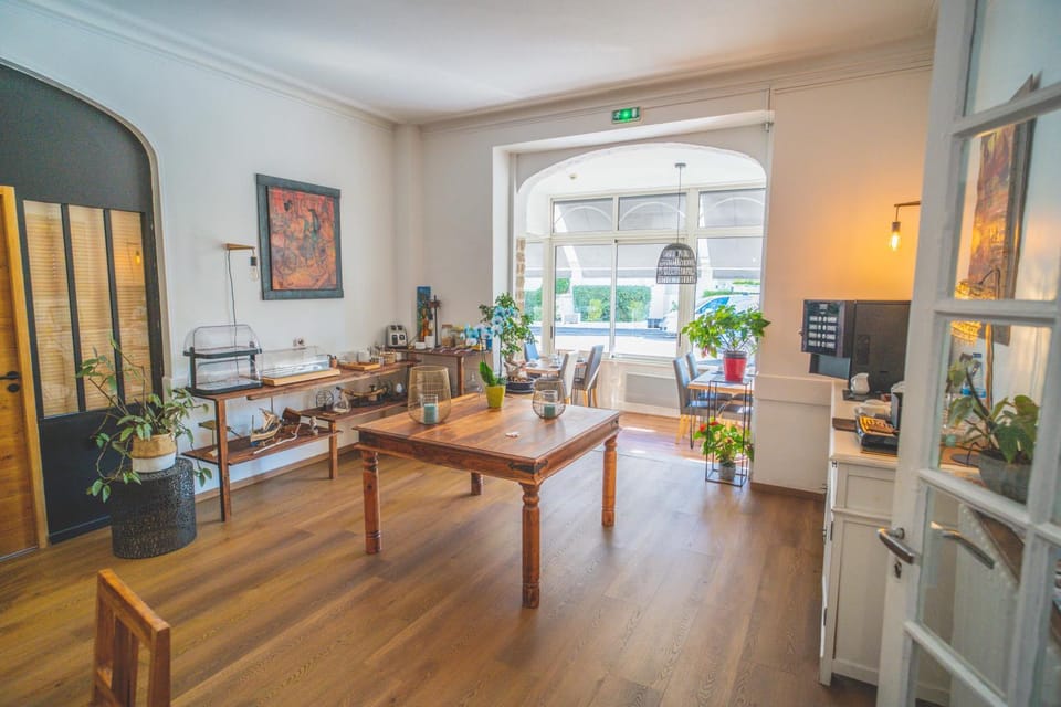 Property building, Breakfast