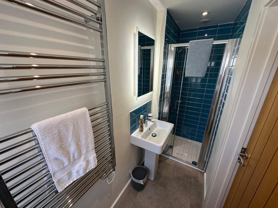 Shower, Bathroom, towels