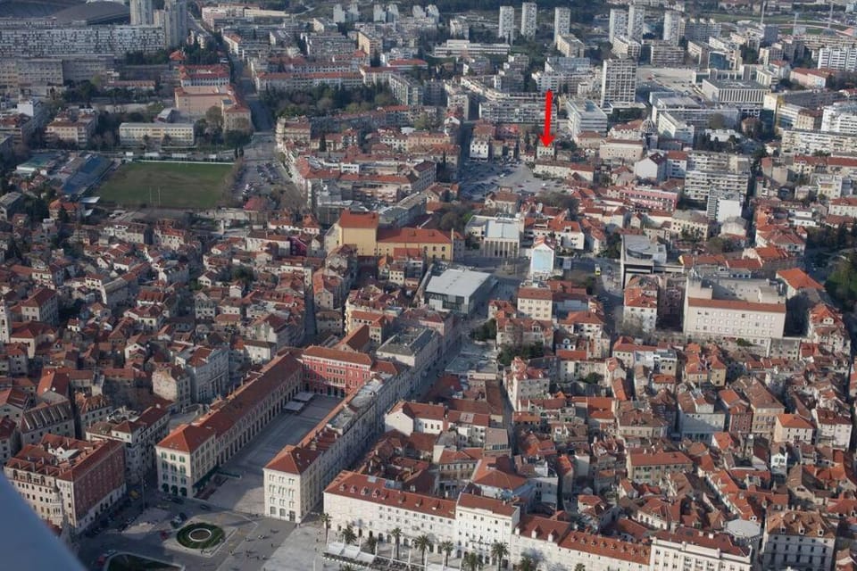 Bird's eye view, Location