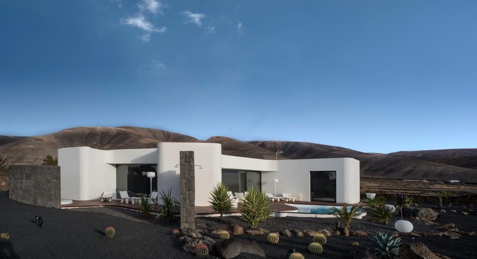 Property building, Garden view, Mountain view, Mountain view, Swimming pool