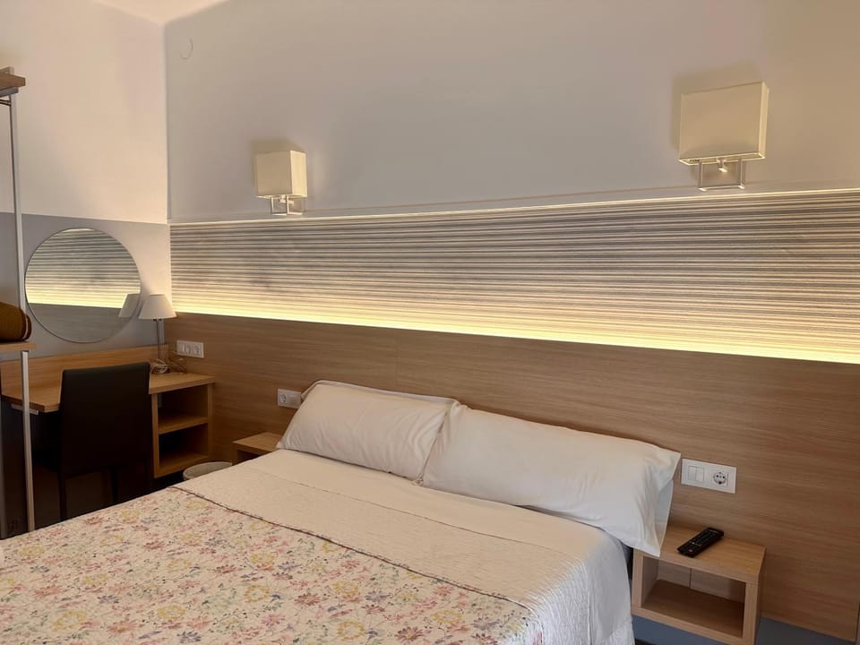 Can Setmanes by CozyCatalonia - Hostal Central Blanes Bed and Breakfast in Blanes