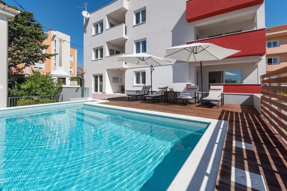 Property building, Swimming pool, Swimming pool