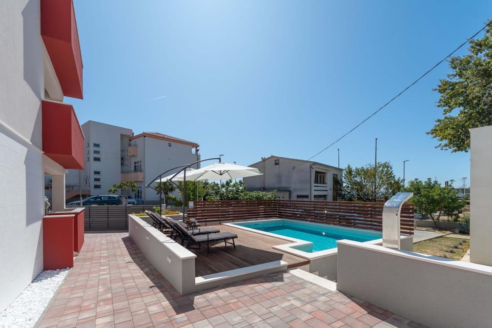 Swimming pool, Swimming pool