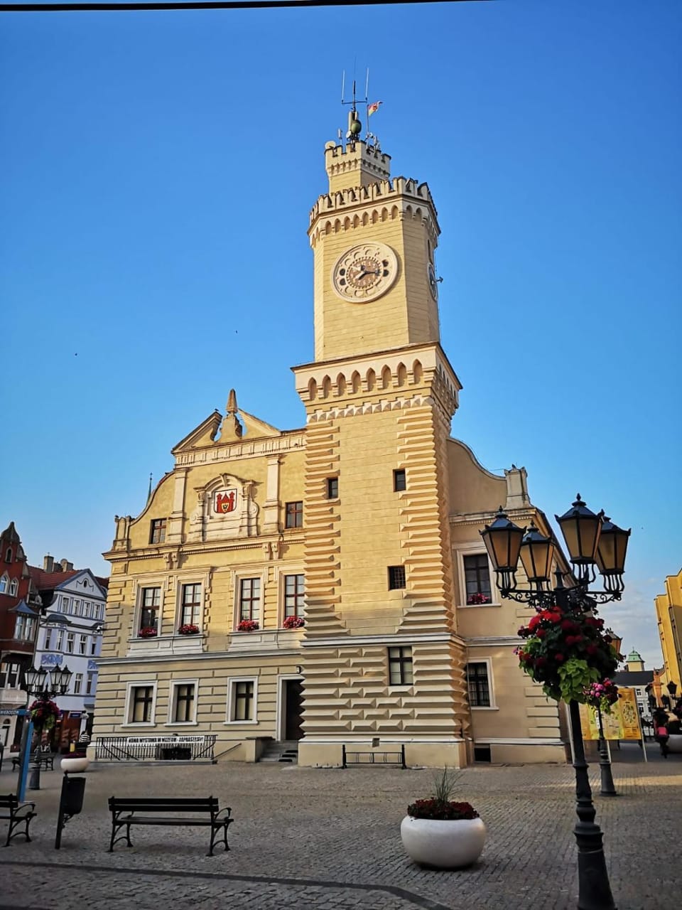 Nearby landmark, Neighbourhood