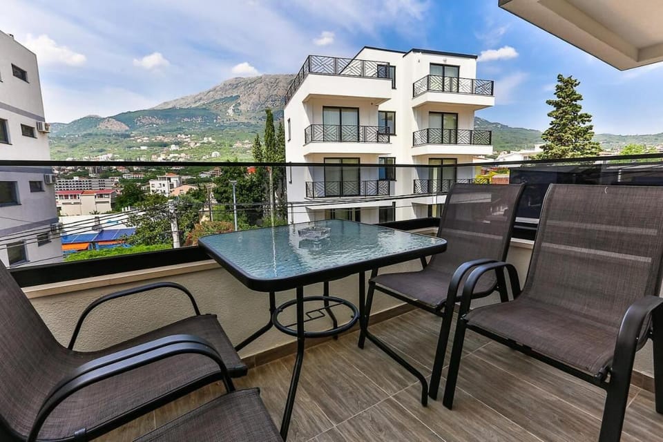 Natural landscape, Balcony/Terrace, Mountain view