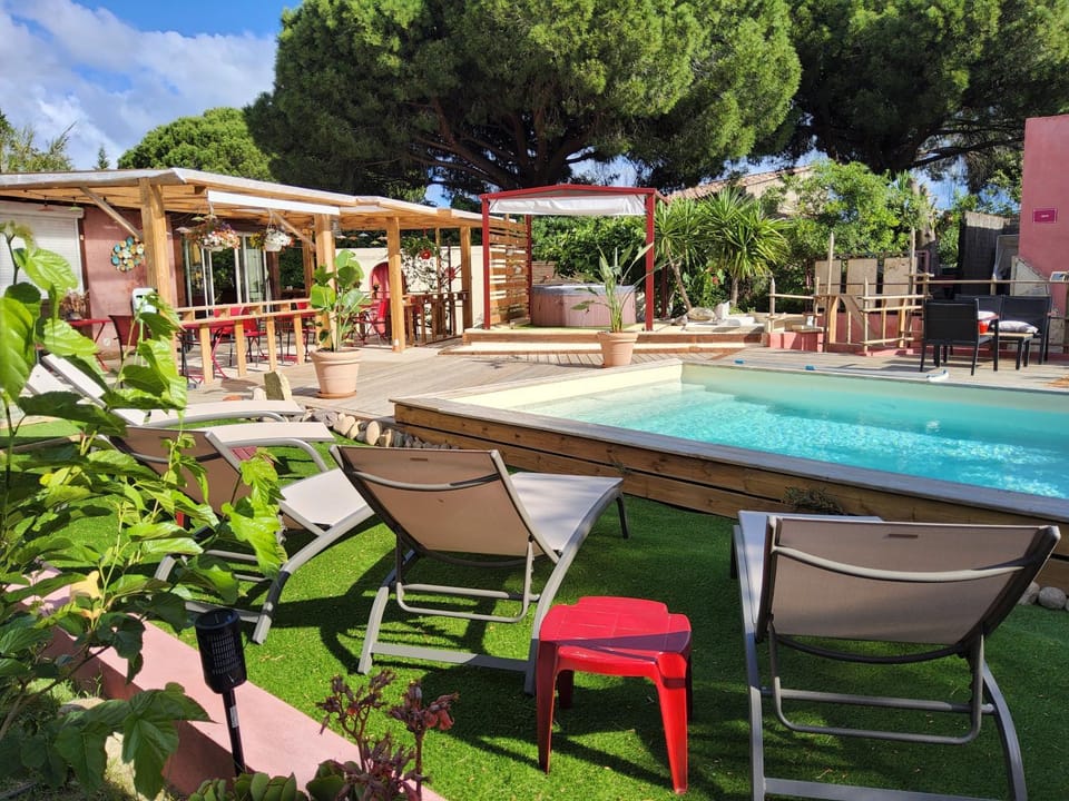 Swimming pool