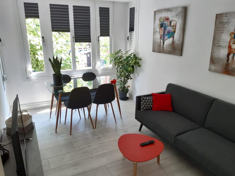 Apartamento Somosierra a 5 minutos del centro histórico para 8 personas Apartment in Logrono