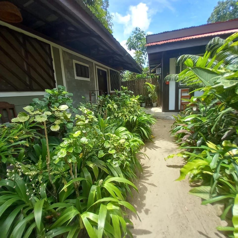 Villa Evergreen Restaurant and Rooms Inn in San Vicente
