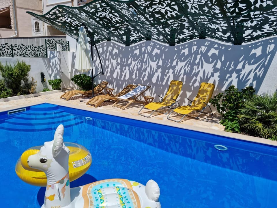 Balcony/Terrace, Swimming pool