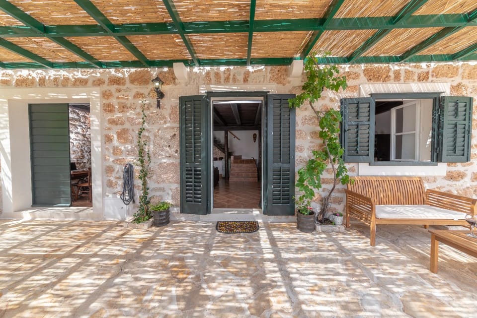 Patio, Facade/entrance