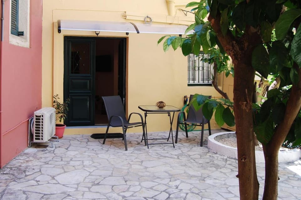 Patio, Facade/entrance