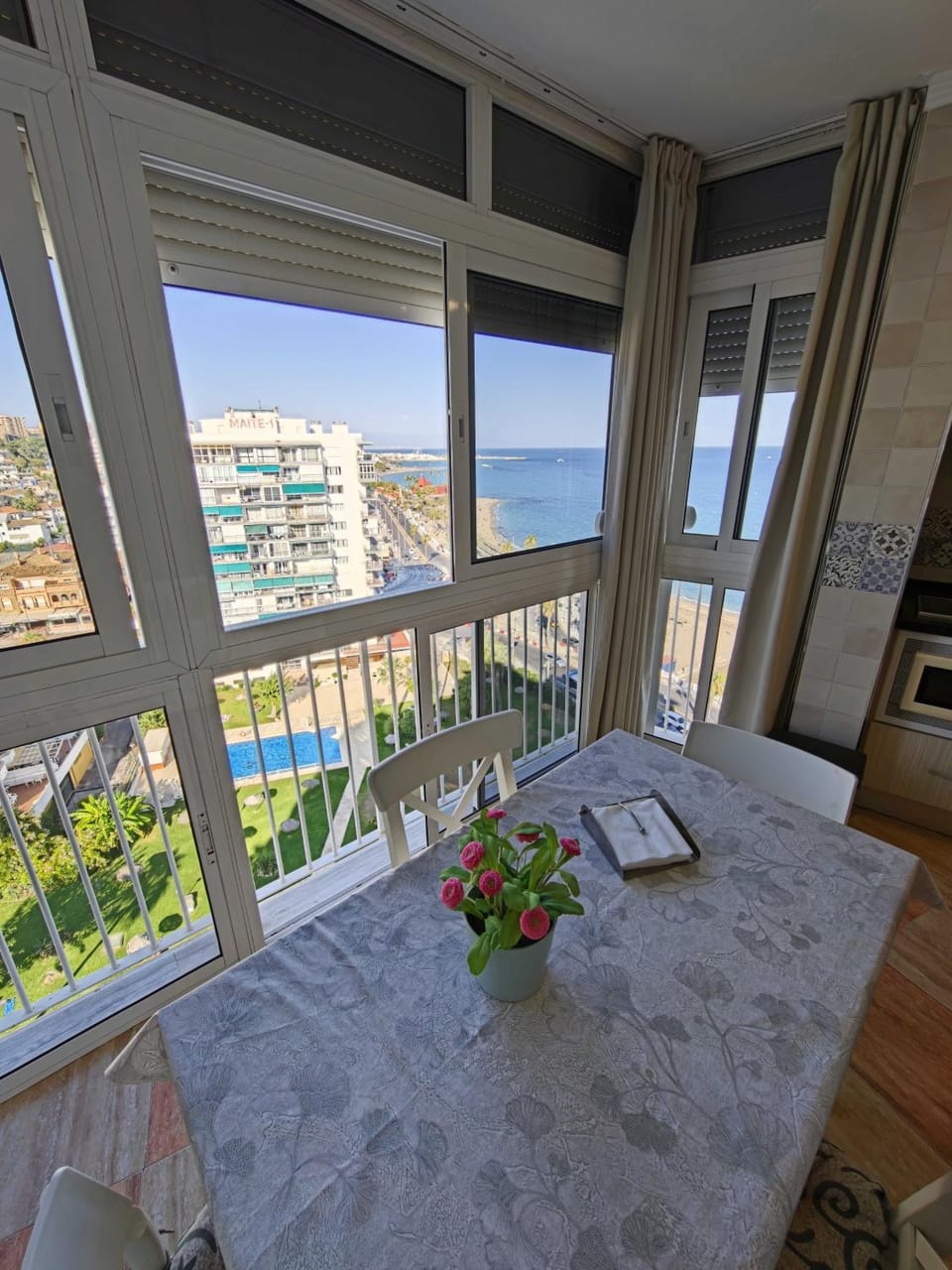 Dining area, Pool view