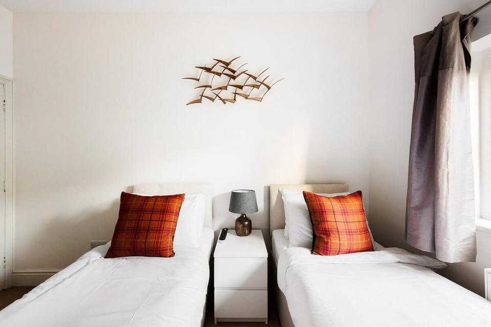 Garden flat near Ealing Broadway Apartment in London Borough of Ealing