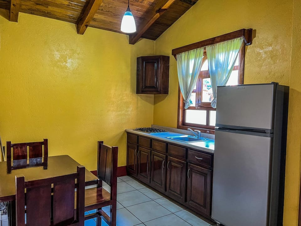 Kitchen or kitchenette, Dining area, kitchen