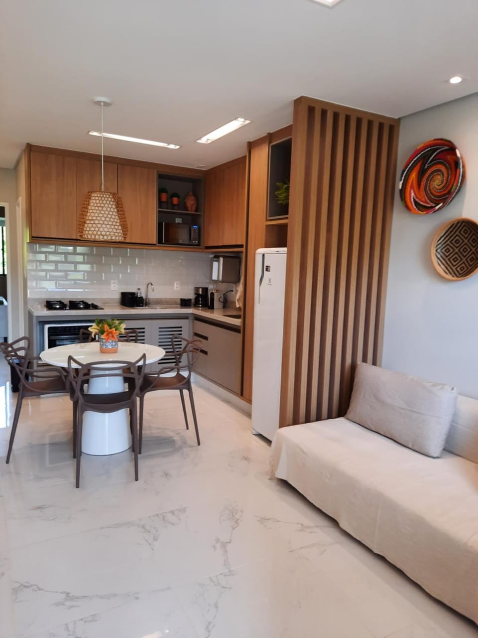 Guarajuba Summer Flat Melhor localização de Guarajuba e melhores Flats Beira Mar de Guarajuba Dispomos de 4 flats decorados no mesmo condomínio Aqui você não precisa de carro para nada Faça tudo à pé Apartment in State of Bahia