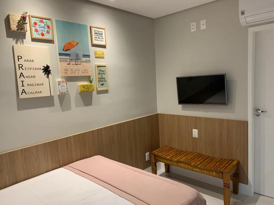 Guarajuba Summer Flat Melhor localização de Guarajuba e melhores Flats Beira Mar de Guarajuba Dispomos de 4 flats decorados no mesmo condomínio Aqui você não precisa de carro para nada Faça tudo à pé Apartment in State of Bahia