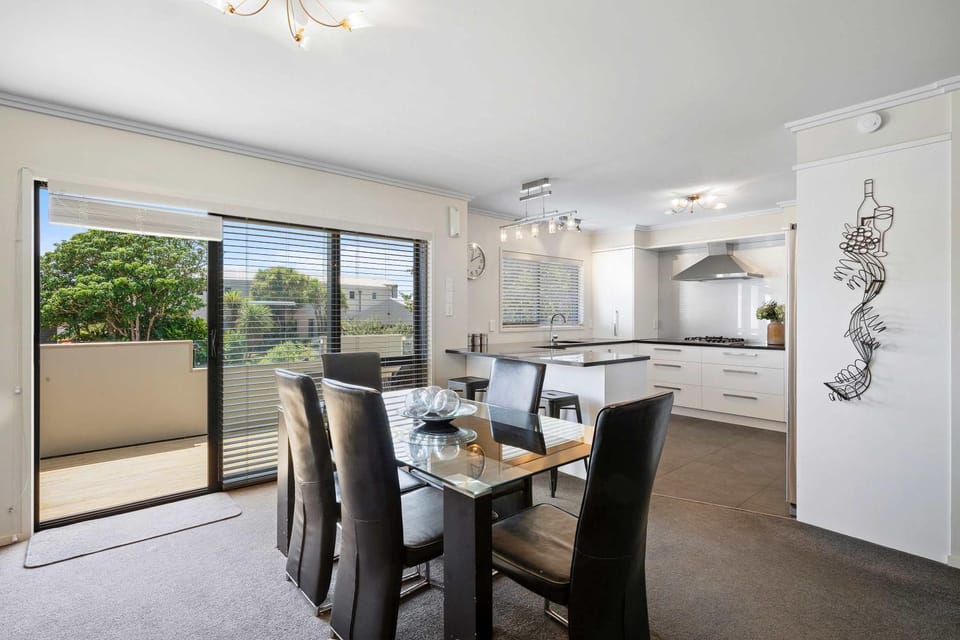 Seven By The Sea - stylish apartment near port Apartment in New Plymouth