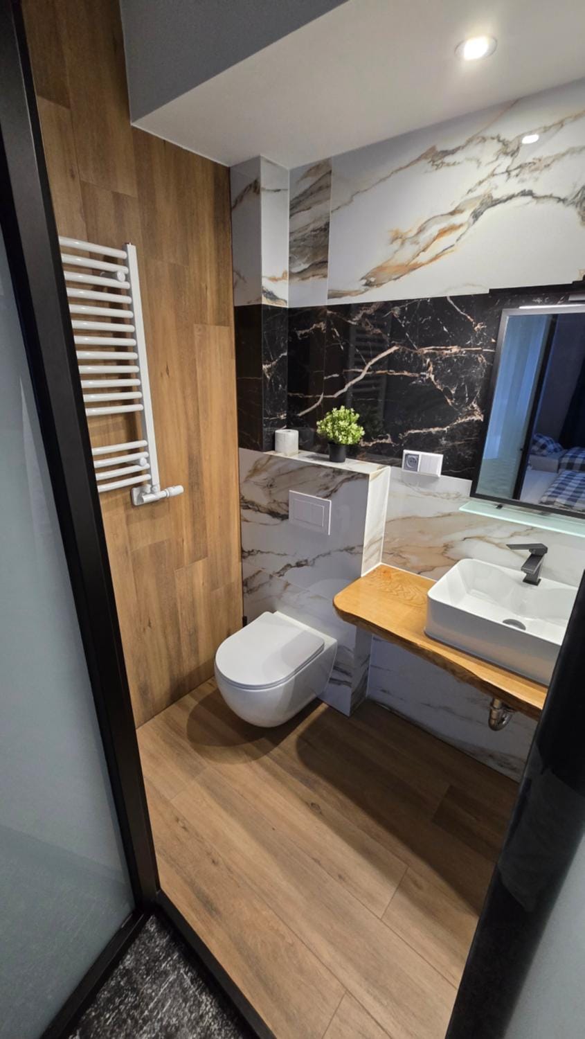 Toilet, Bathroom, towels