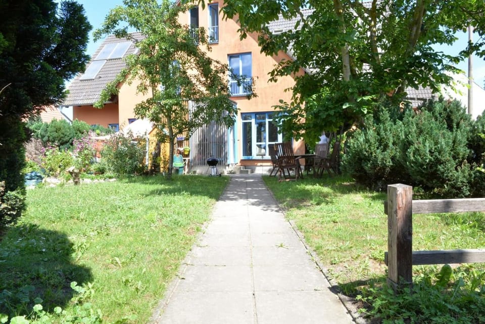 Property building, Patio, Facade/entrance, Garden
