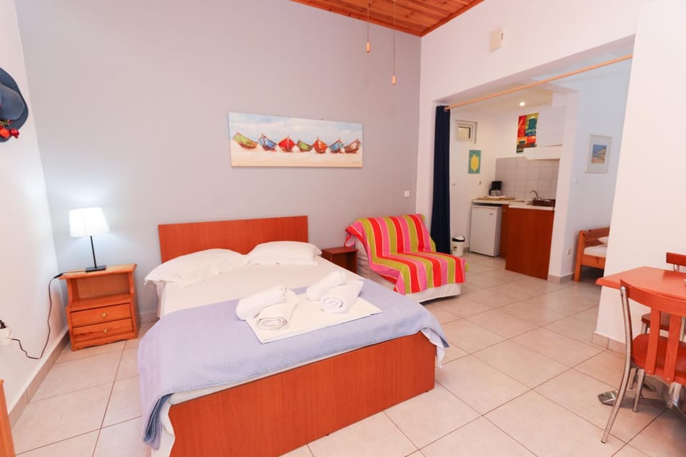 Bed, Kitchen or kitchenette