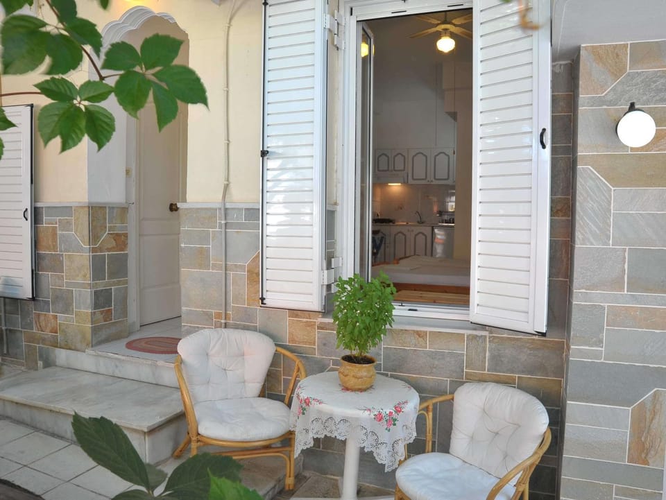 Facade/entrance, Seating area