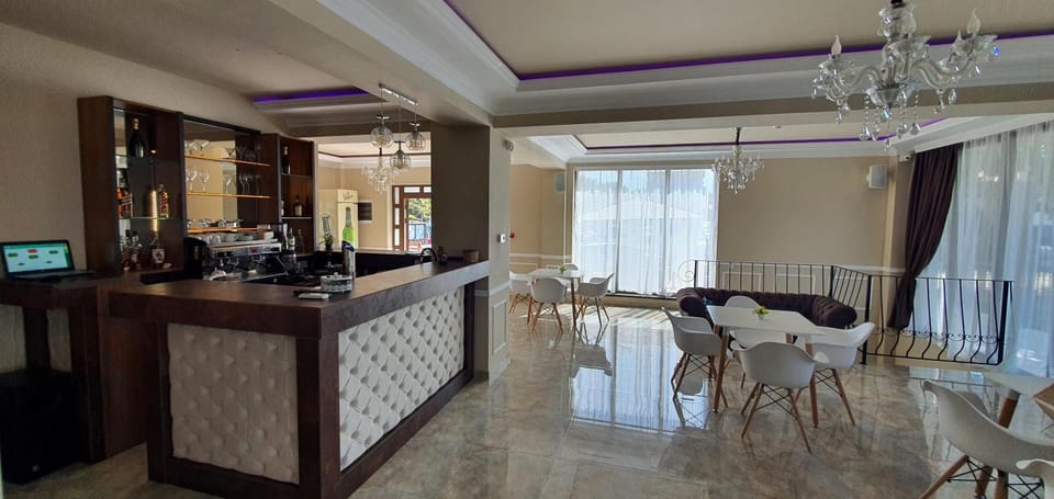 Lobby or reception, Lounge or bar, Drinks, Alcoholic drinks, Non alcoholic drinks