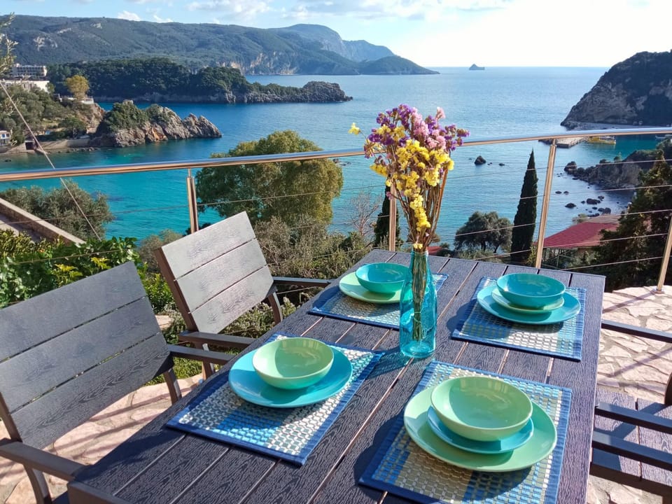 Patio, Natural landscape, View (from property/room), Balcony/Terrace, Dining area, Sea view