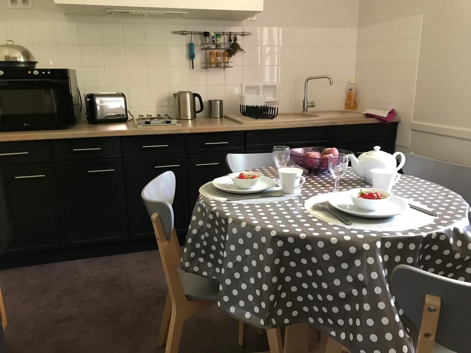 Kitchen or kitchenette, Kitchen or kitchenette, Dining area
