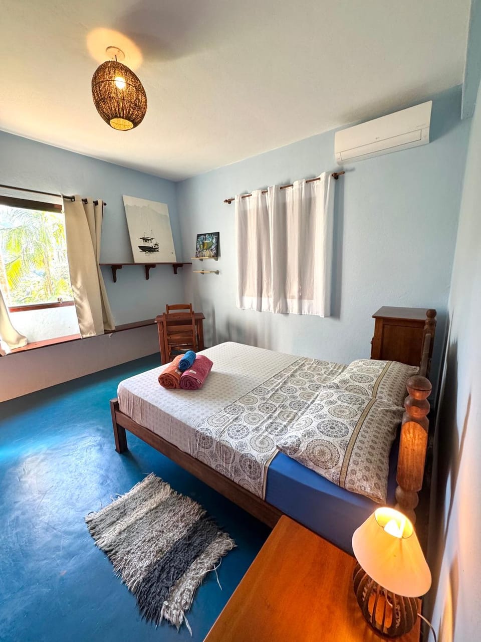 Bed, Photo of the whole room, towels