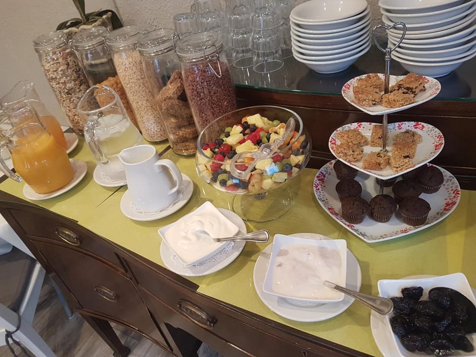 Continental breakfast, Buffet breakfast, English/Irish breakfast