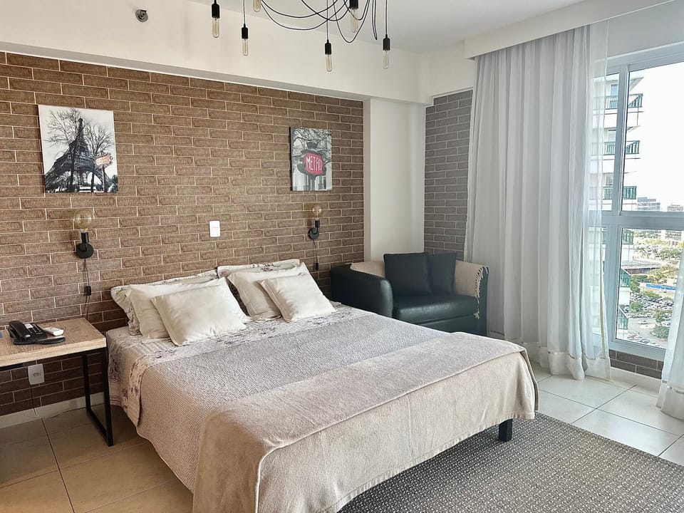 Bed, Seating area, Bedroom