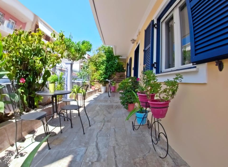 Patio, Facade/entrance, Balcony/Terrace