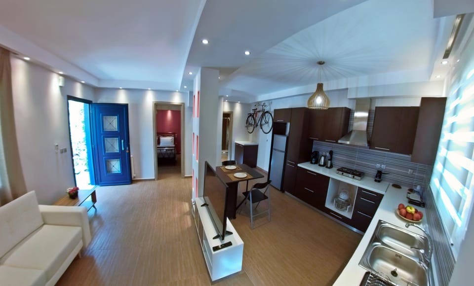 Kitchen or kitchenette, Living room, Seating area, Dining area, Communal kitchen