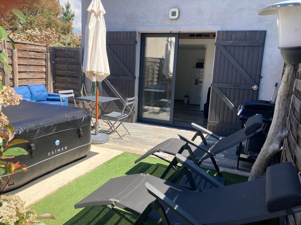 Patio, sunbed