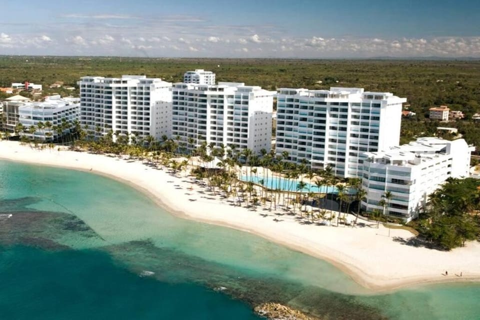 Property building, Day, Natural landscape, Bird's eye view, Beach, Pool view, Sea view, Swimming pool