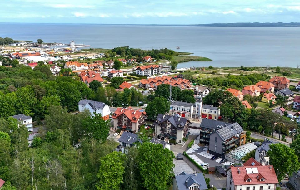 Nearby landmark, Day, Neighbourhood, Natural landscape, Bird's eye view, City view, Sea view, Street view, Location