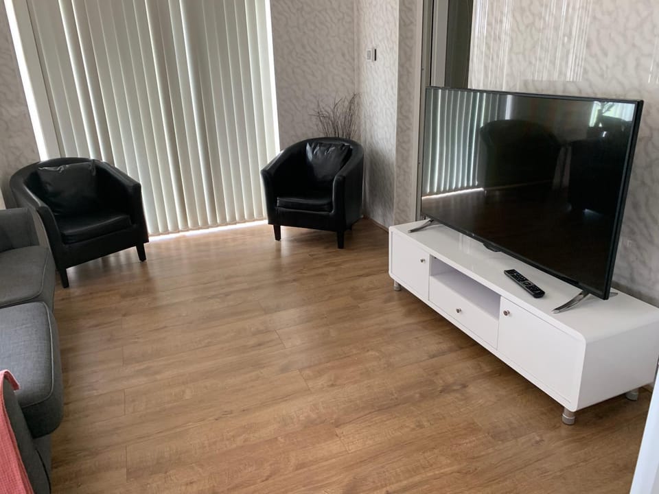 Communal lounge/ TV room, Living room, Seating area