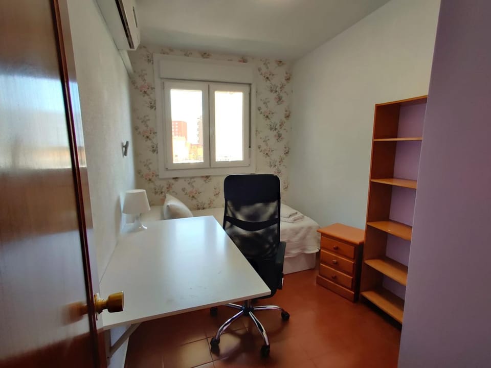 Bedroom, towels, air conditioner