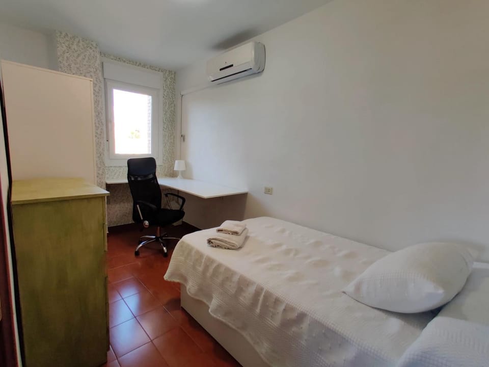 Bedroom, towels, air conditioner