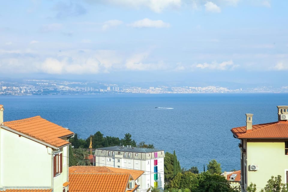 City view, Sea view