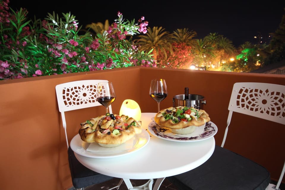 Balcony/Terrace, Food and drinks, Dining area