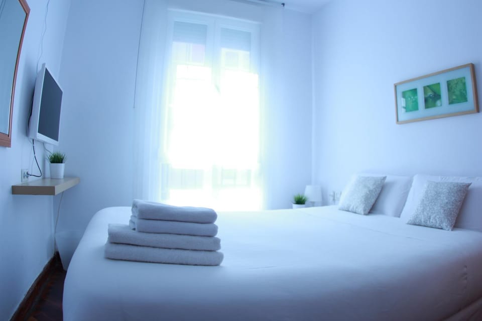 Photo of the whole room, Decorative detail